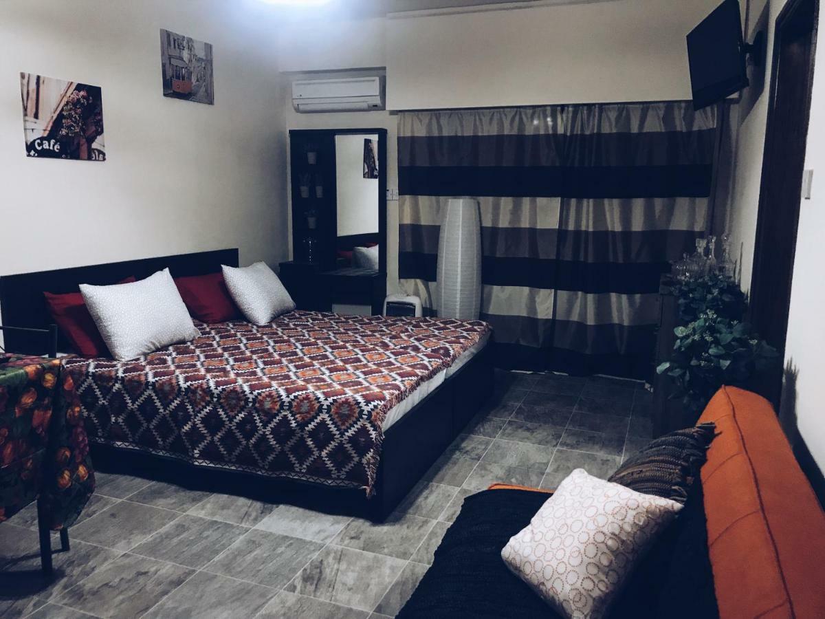 Studio In Heart Of Лимасол Екстериор снимка